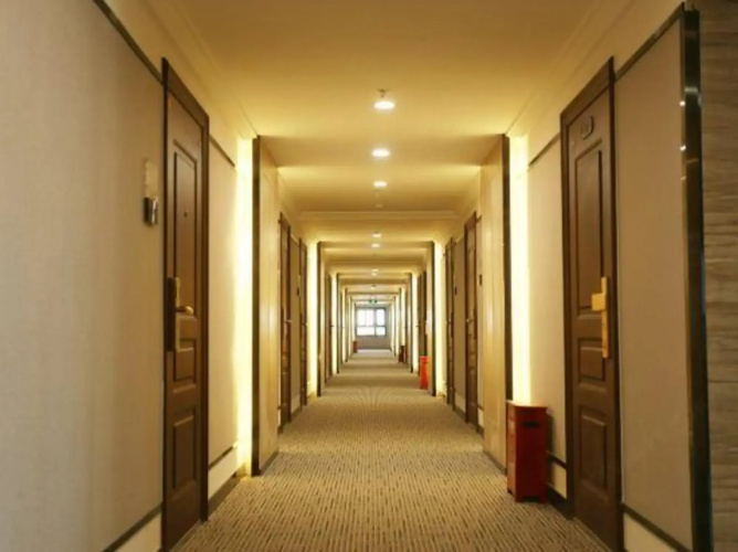 5 Hotel