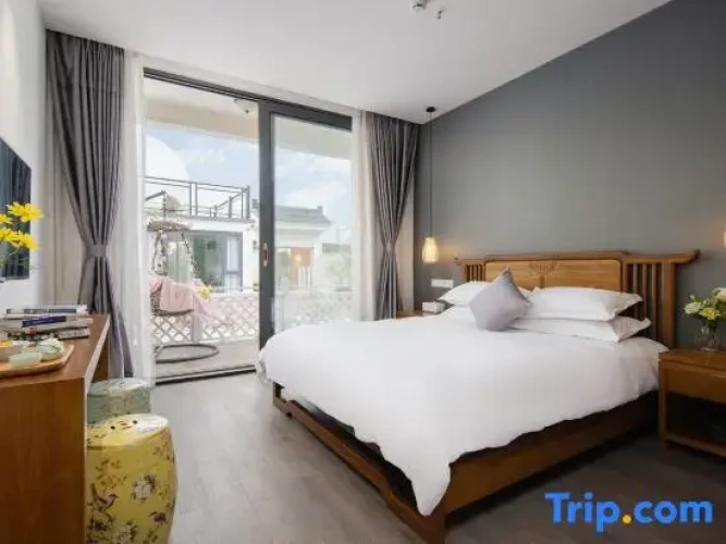 4 Bedrooms Villa with lake view