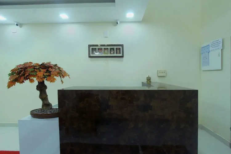 Oyo 26193 Hotel Maple Suites
