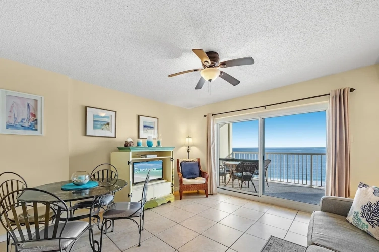 1 Bedroom Executive Apartment with balcony and beachfront