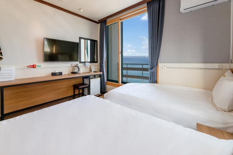 Standard Twin room with ocean view