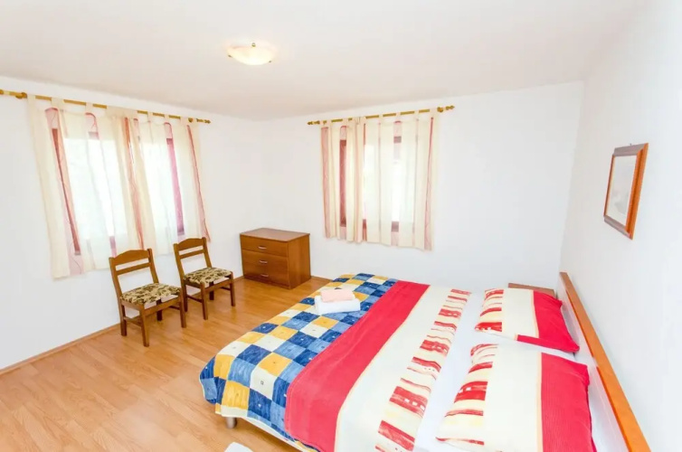 Apartments and Rooms Iva