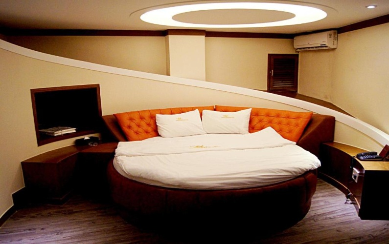 1 Bedroom Suite