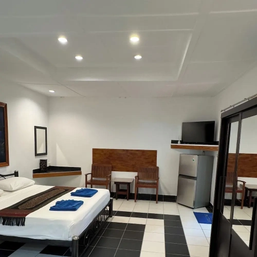 2 Bedrooms Bungalow