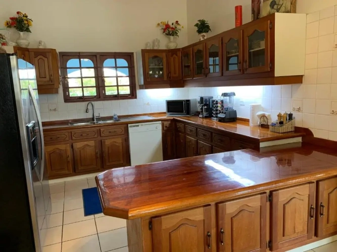 4 Bedrooms Villa