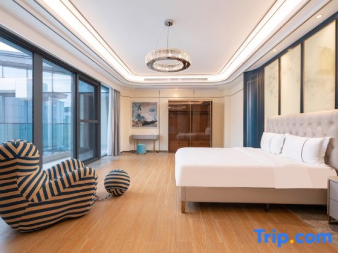 4 Bedrooms Luxury Villa with pool view