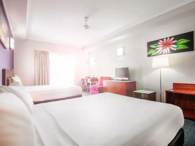Standard Quadruple room with pool view