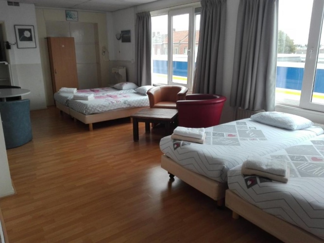 Standard Triple room