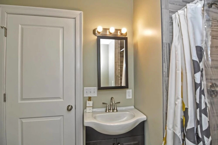 2br/1ba Apt in Authentic North End by Domio