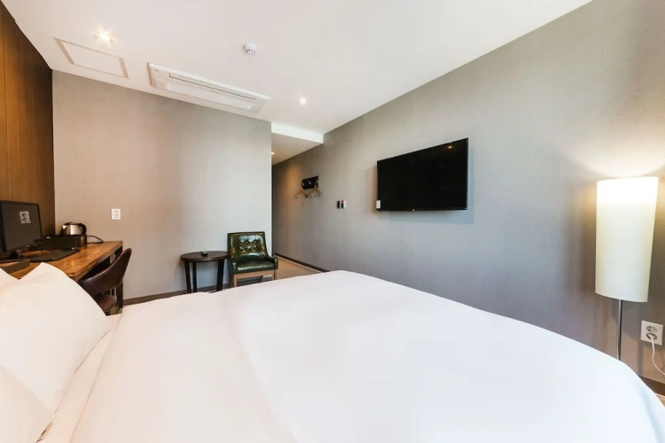 Standard Double room with city view