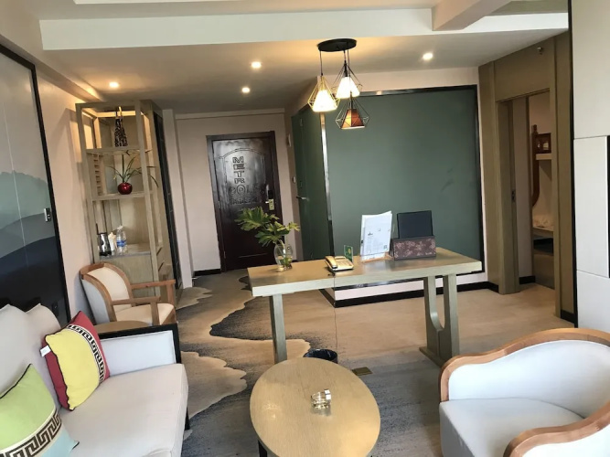 Metropolis Golf Hot Spring Hotel