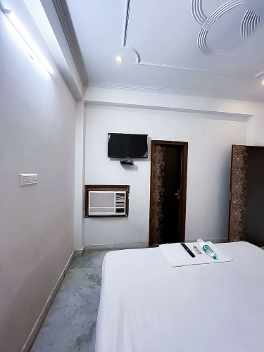 Collection O O 82851 Shubham Residency Moca