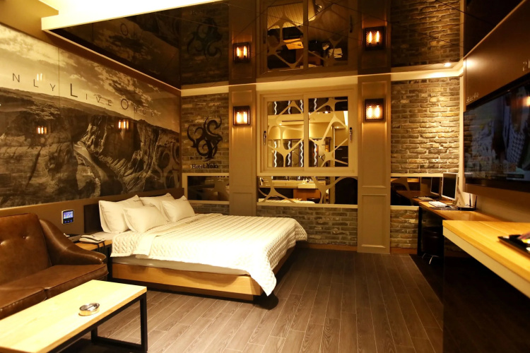 Hotel Yolo