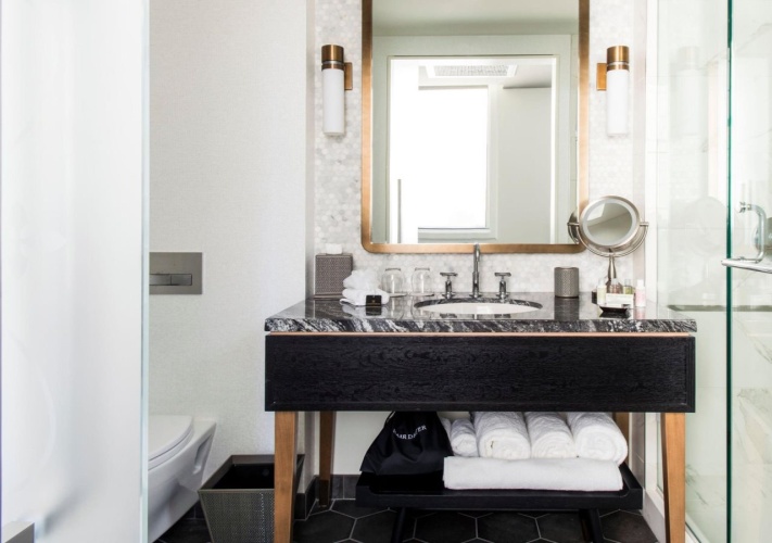 LondonHouse Chicago, Curio Collection by Hilton photo 11
