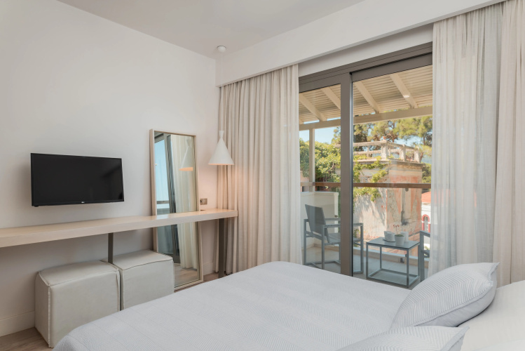 Ino Hotel & Suites