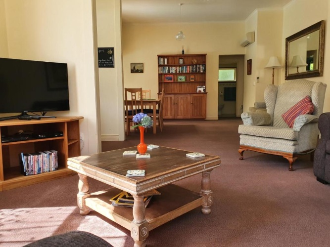 3 Bedrooms Apartment