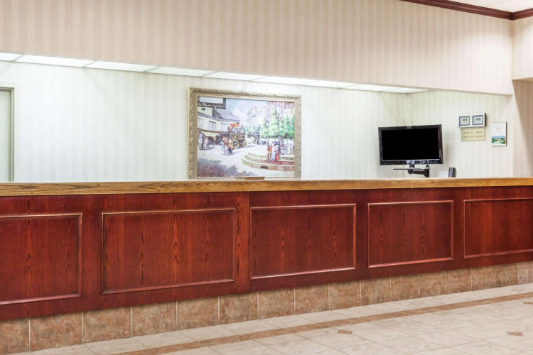 Knights Inn Toronto East