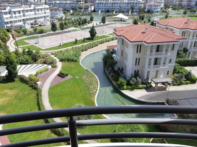 3 Bedrooms Apartment