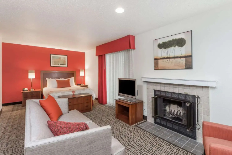 Value Suites Extended Stay - St Louis