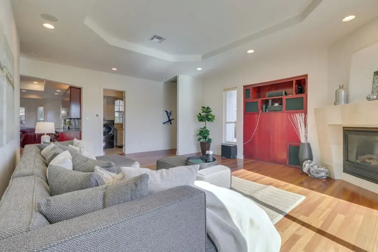 Chic Villa w/ Infinity Pool: 10 Mi to Downtown!