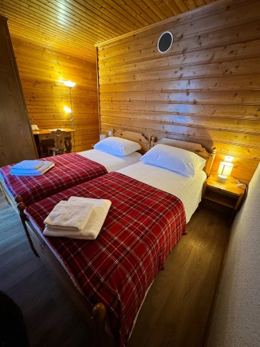 Standard Twin room with mountain view