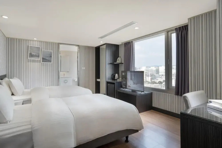 ElEnce Hotel
