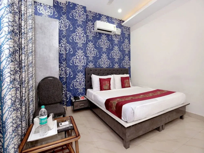 Hotel Crossroads by OYO Rooms