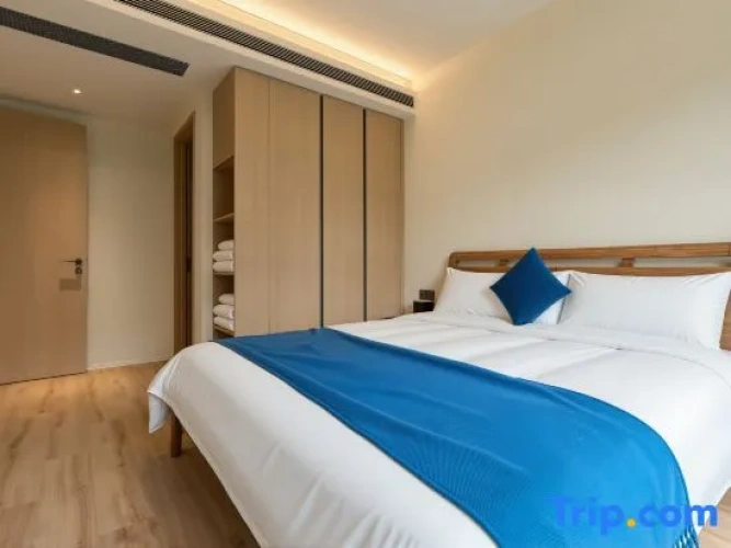 3 Bedrooms Luxury Suite with garden view
