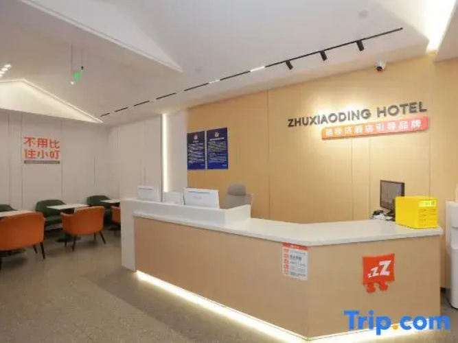 Stay at Xiaoding Hotel (Beijing Heshenghui Pingle Park Metro Station Branch)