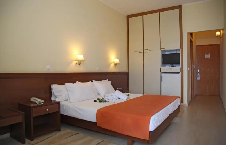 Standard Twin room with city view