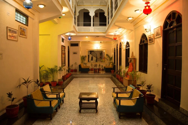 Hotel Nahargarh Palace