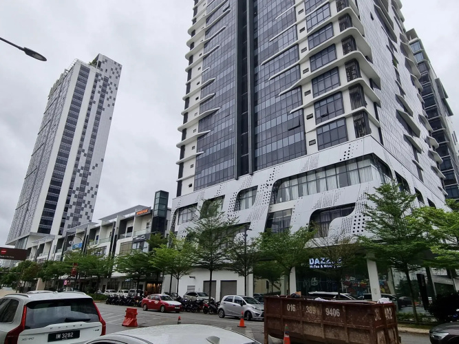 Studio-Auroraplace-KL-bukitjalil-Pavilion2-infinitypool