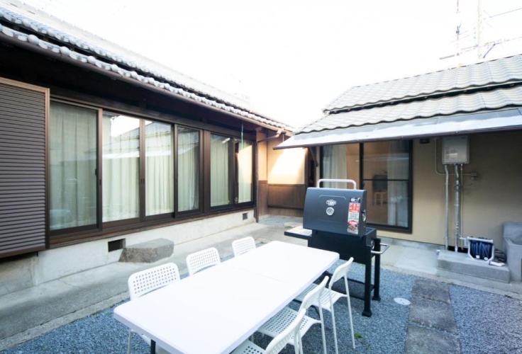 4 Bedrooms Cottage