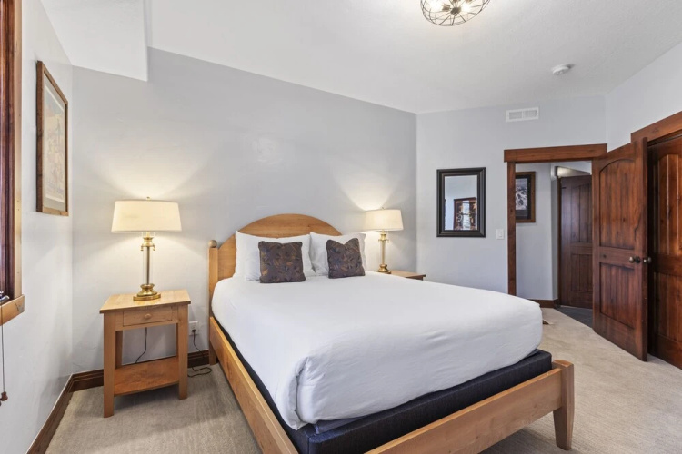 Town Pointe B304 4 Bedroom Condo by RedAwning