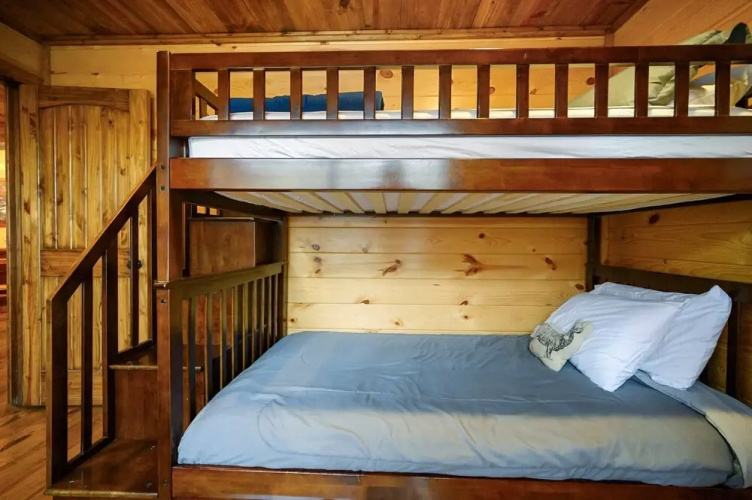 Whitetail Retreat Cabin for 13!