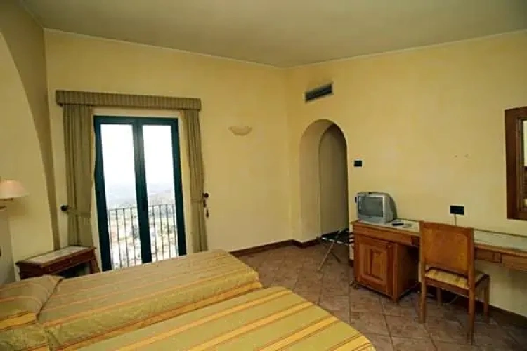 Standard Twin room with sea view