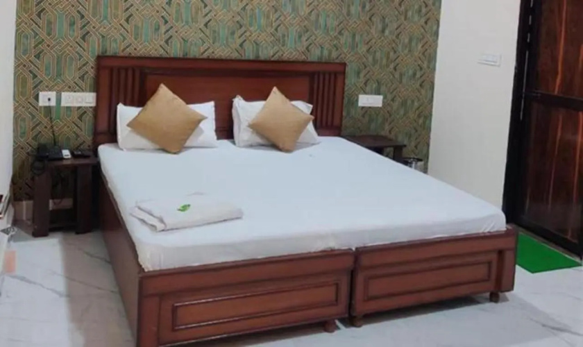 Fabhotel Park View