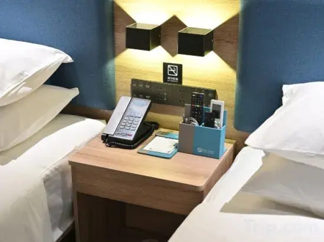 Happy Aile Hotel (Hezhou Lingfeng Square)