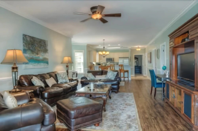 Magnolia Pointe 305-4820 Condo