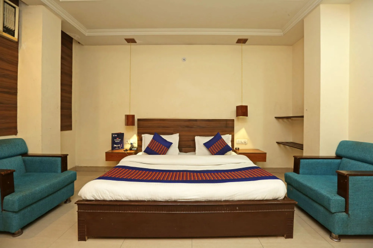 OYO 8876 Hotel Sarthi