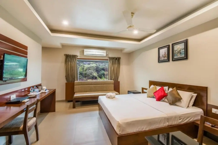 Standard Family room with mountain view