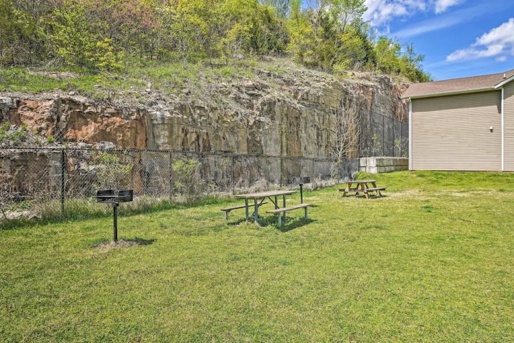 5 Mi to Branson Strip! Cozy Condo w/ Mtn Views