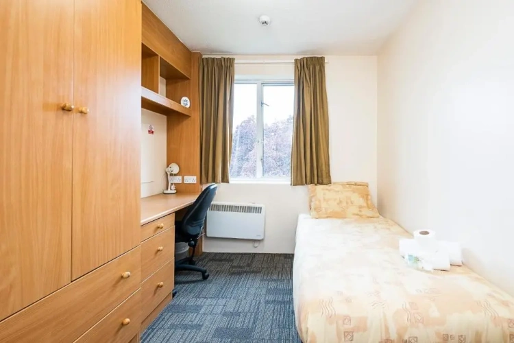 3 Bedrooms Apartment