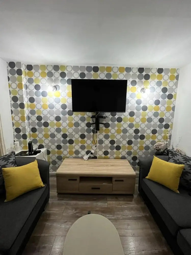 Impeccable 2-bed House Near City Centre