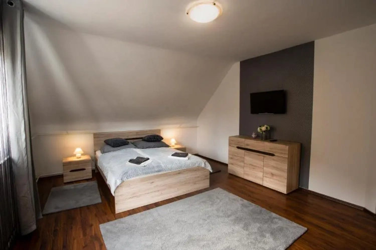 3 Bedrooms Apartment