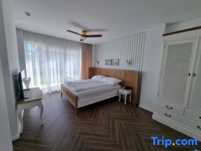 1 Bedroom Apartment with sea view