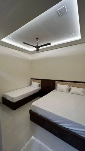 Hotel Divyakashi homestay