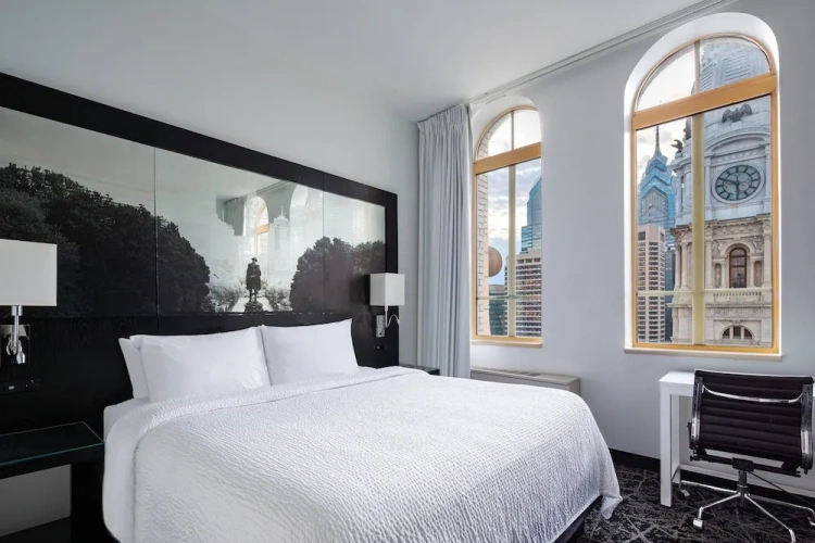 Deluxe Double room with city view