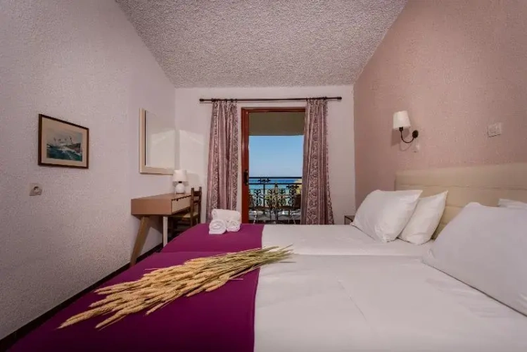 Classic Double room with balcony and with sea view