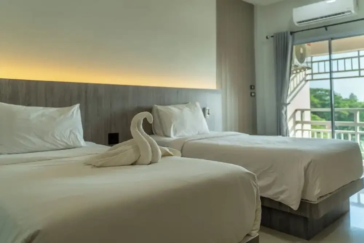 Standard Twin room with balcony